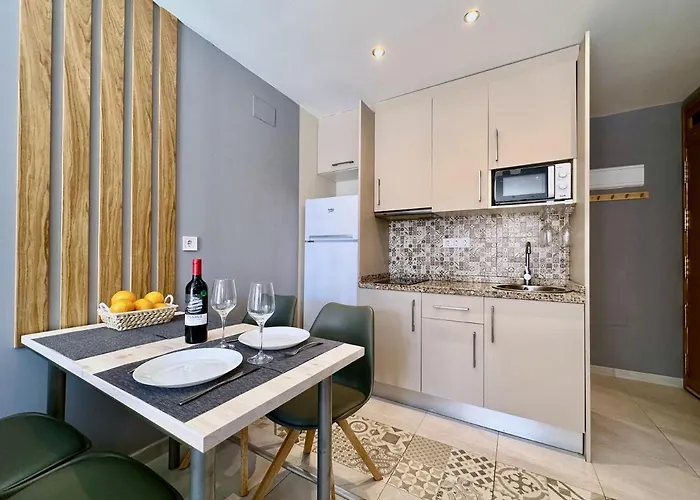 Clubrent - Edf Horizonte, Estudio De Estilo Escandinavo * Κάλπε